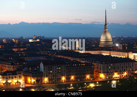 Italien, Piemont, Turin, Blick auf die Stadt mit der Mole Antonelliana Stockfoto
