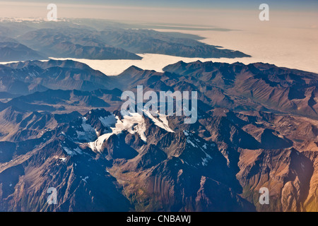 Luftaufnahme der Chugach Mountains und Nebel für Cook Inlet und Turnagain Arm, Yunan Alaska, Herbst Stockfoto