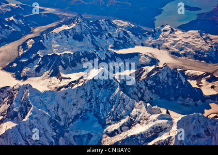 Luftaufnahme der Coastal Mountains und Gletscher nördlich von Juneau, Alaska Southeast, Sommer Stockfoto