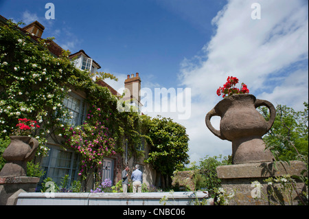 Charleston Farmhouse, in der Nähe von Lewes, East Sussex, England, Heimat des Bloomsbury-Sets. Stockfoto