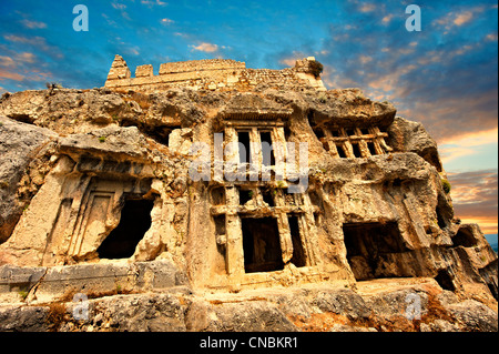 Tlos Akropolis und lykischen Haus und Tempel-Typ Felsengräber. Anatolien Türkei Stockfoto