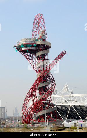 London 2012 Olympic Park in der Nähe von arcelormittal Orbit Turm abgeschlossen und ein Teil der wichtigsten London Olympics Stadion Stratford Newham East London England Großbritannien Stockfoto