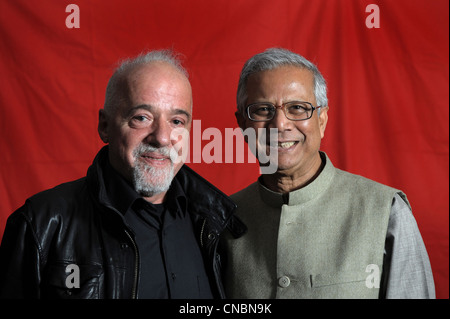 Paulo Coelho (links) und Friedensnobelpreisträger Professor Muhammad Yunus, Wolfsburg, Deutschland Stockfoto