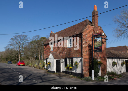 Die Schläger und Ball Pub gegenüber Hambledon Cricked Boden in Hampshire Stockfoto