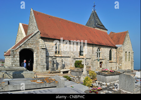 Saint-Valery-Kirche und Friedhof mit Grab des kubistischen Künstler Georges Braque in Varengeville-Sur-Mer, Normandie, Frankreich Stockfoto