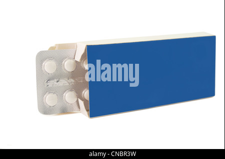 Tabletten-Pillen in der Packung blau auf weißem Hintergrund Stockfoto