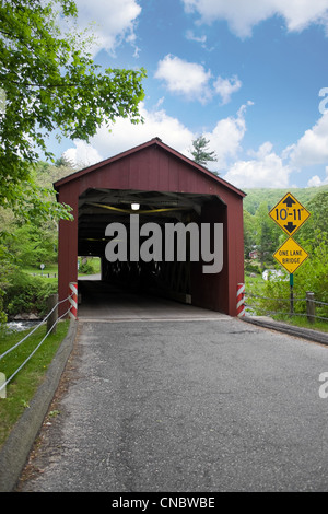 Die alte überdachte Brücke in West Cornwall Connecticut USA gefunden. Stockfoto