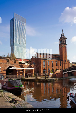 England, Manchester, Castlefield, Bridgewater Kanal-Becken und Beetham tower Stockfoto