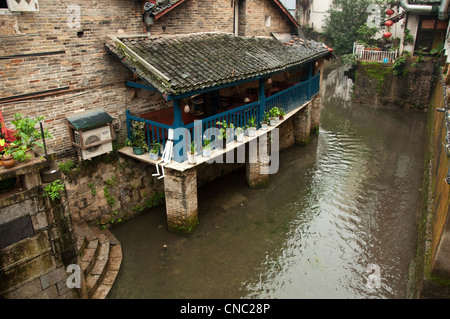Balkon auf dem Wasser, Xingping Stockfoto