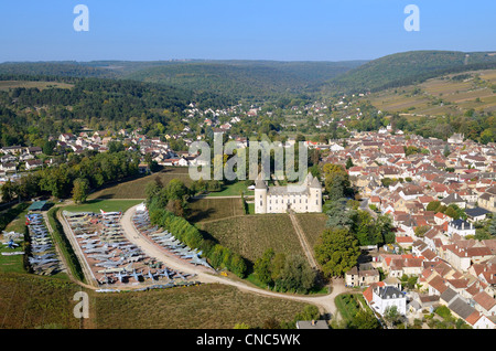 Frankreich, Cote d ' or, Savigny Les Beaune, das Schloss und die Kämpfer Flugzeuge Museum (Luftbild) Stockfoto