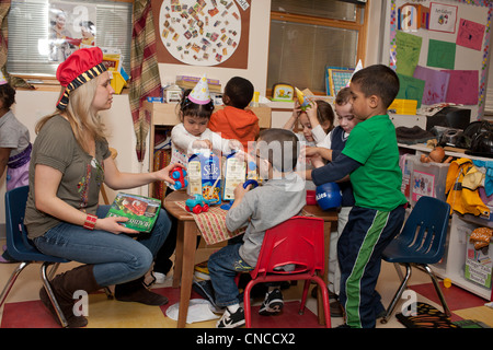 Kinder im Vorschulalter im Klassenzimmer Stockfoto