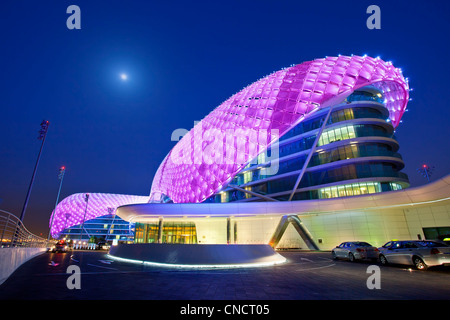 Abu Dhabi, Yas Viceroy Hotel in der Abenddämmerung Stockfoto