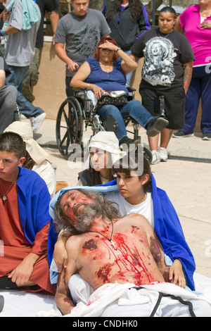 Re-enactment der Passion Christi an Chimayo Sanctuary, New Mexico, am Karfreitag, Stockfoto