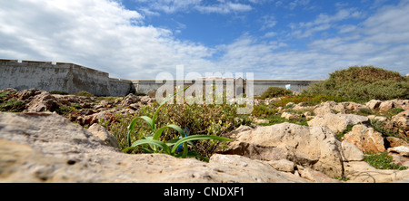 Niedrige Sicht von Fortaleza de Sagres (die Festung von Sagres), Portugal Stockfoto