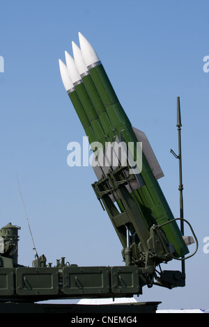 Mehrere russische Kampf gegen Raketen darauf abzielen, den Himmel. Bereit zu fliegen. Stockfoto