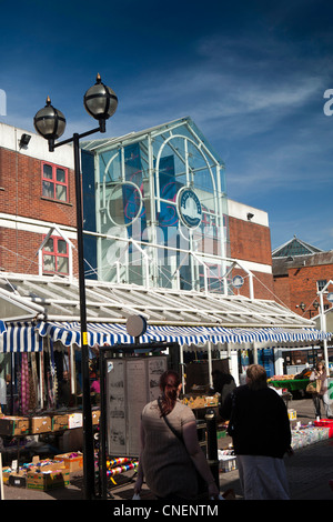 Großbritannien, England, Worcestershire, Worcester, Crowngate einkaufen Entwicklung mit Blick auf den Marktplatz Stockfoto