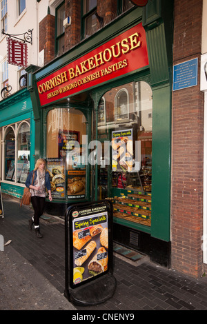 Großbritannien, England, Worcestershire, Worcester, Broad Street, Cornish Backhaus an Stelle des Lea und Perrins original-shop Stockfoto