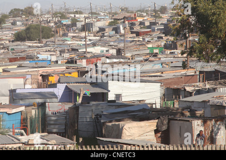 Elendsviertel oder Township vor Kapstadt in Südafrika. Stockfoto