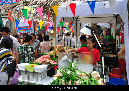 Nudel Straßenstand, neue Phetchaburi Road, Bezirk Ratchathewi, Bangkok, Thailand Stockfoto