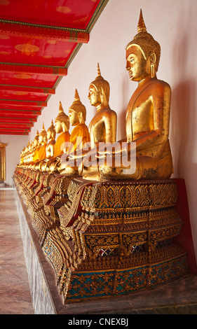 Buddha-Statuen im Tempel Wat Pho, Bangkok, Thailand Stockfoto