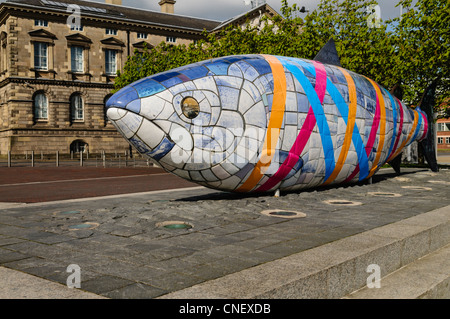 Belfasts Big Fish mit branding "Belfast 2012" Stockfoto