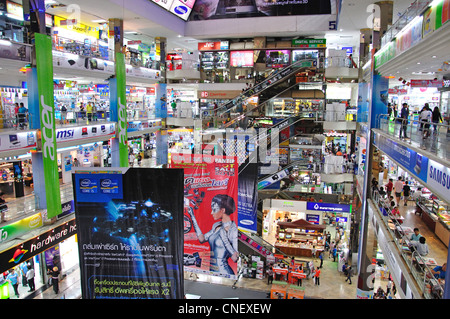 Innere des Pantip Plaza Elektronik neue Phetchaburi Road, Bezirk Ratchathewi, Bangkok, Thailand Stockfoto