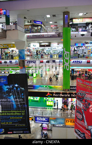 Innere des Pantip Plaza Elektronik neue Phetchaburi Road, Bezirk Ratchathewi, Bangkok, Thailand Stockfoto