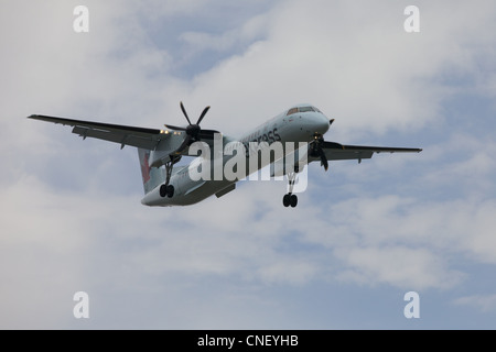 Air Canada Express Turboprop Bombardier DH4 Landung am Pearson Airport, Toronto, Ontario, Kanada Stockfoto