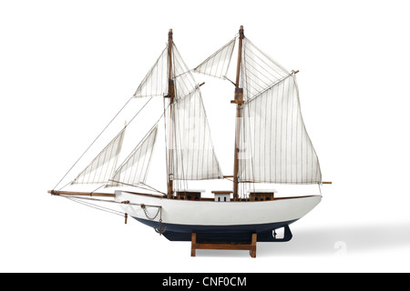 Studioaufnahme von einem Spielzeug-Segelboot Stockfoto