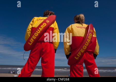 Mablethorpe Rettungsschwimmer im Einsatz. Lincolnshire. England. UK Stockfoto