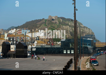 Außenansicht des The Jerwood Gallery und Osthügel Standseilbahn. Hastings Stade, East Sussex, England UK Stockfoto