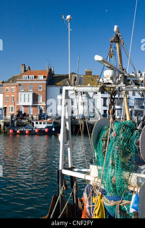 Stern von einem Fischerboot vor Anker im Hafen von Weymouth, Dorset. Stockfoto