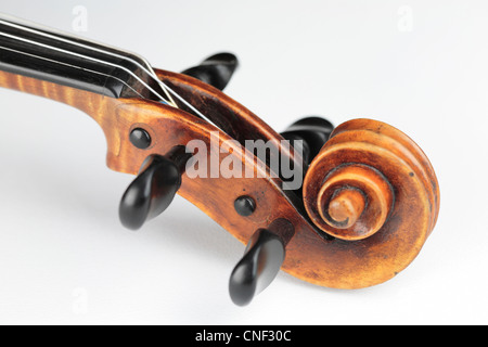 Scroll-Kopf auf englische Violine von George Panormo, ca. 1834. Stockfoto