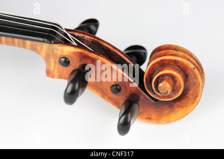 Scroll-Kopf auf englische Violine von George Panormo, ca. 1834. Stockfoto