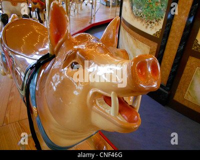 Schwein Figur auf dem Dentzel Karussell Please Touch Museum in Philadelphia. Stockfoto