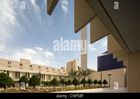 Ehrenhof, König Faisal Foundation für Forschung und Islamwissenschaft, Riyadh, Saudi Arabien Stockfoto