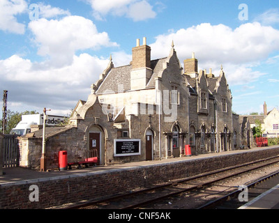 Wansford Bahnhofsgebäude am Bahnsteig 3, die ursprünglich verwendet wurde, zu verkaufen Tickets und Warteraum für Passagiere o Stockfoto