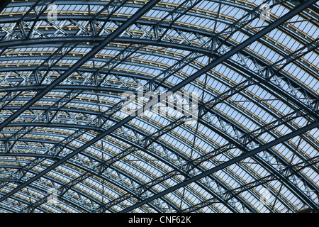 Schmiedeeisernen Dachkonstruktion des Bahnhofs Paddington Stockfoto