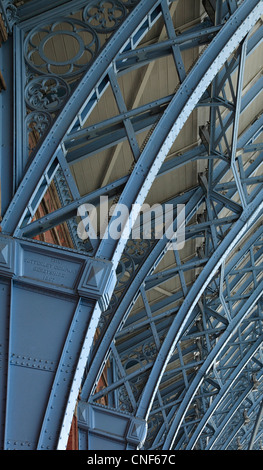 Schmiedeeisernen Dachkonstruktion des Bahnhofs Paddington Stockfoto