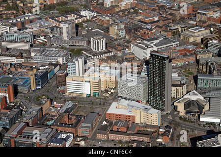 Luftaufnahme des Arundel Gate im Stadtzentrum von Sheffield, mit dem Kreisverkehr am Furnival Square auf der linken Seite und dem „Pointy“ Novotel Hotel auf der rechten Seite Stockfoto