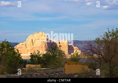 Native Gewächshäuser und Blick auf Glen Canyon Felsen, Page, Arizona Stockfoto