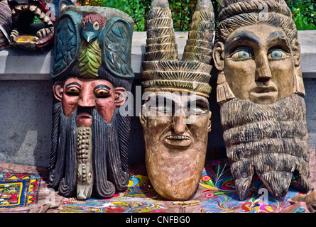 Handgemachten Masken auf dem Display in einem Stadtpark, Mexico City, Mexiko Stockfoto