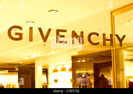 Zeichen der Givency Shop, Einkaufen Luxusmarke, ist Foto zur Orchard Road, Singapur übernommen. Stockfoto