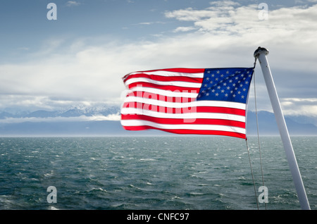 Stars And Stripes fliegen auf die M.V.Coho verlassen der Olympischen Halbinsel, Washington, USA Stockfoto