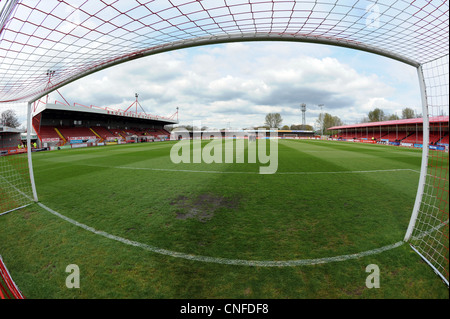 Innenansicht Broadfield Stadium, Heimat von Crawley Town Football Club Stockfoto