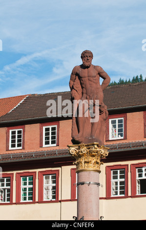 Marktplatz und Statue des Herkules in der alten Stadt Heidelberg, Germany. Stockfoto