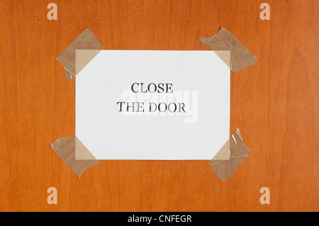 "schließen Sie die Tür" Schild an der Tür Stockfoto