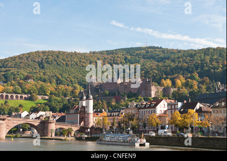 Die Alte Brücke oder "Alte Brücke" und Neckars in der Altstadt, Heidelberg, Deutschland. Stockfoto