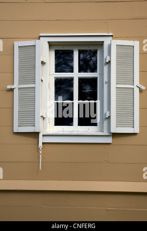 Fenster des russischen Bischofshaus, Sitka National Historical Park, Alaska USA Stockfoto