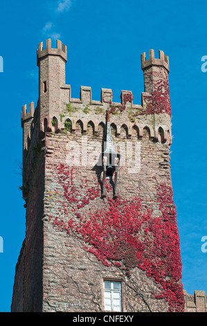 Die Mittelburg (Mittelschloss) in Neckarsteinach, Deutschland. Stockfoto